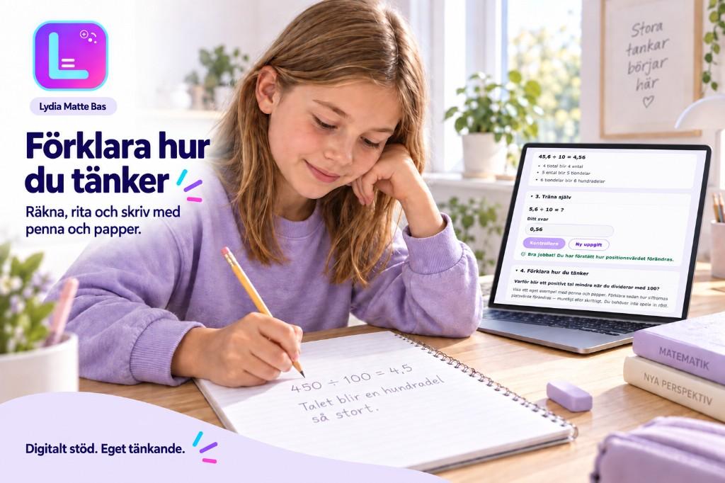 Lydia Matte Bas – elev skriver lösning med penna och papper vid dator med digitalt matematikstöd